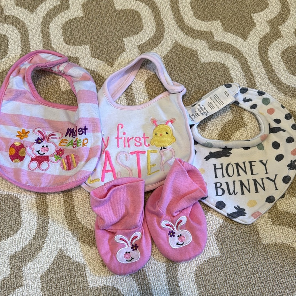 Easter Bibs Set